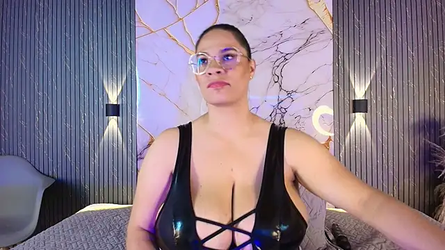 big_tits_in_your_face webcam