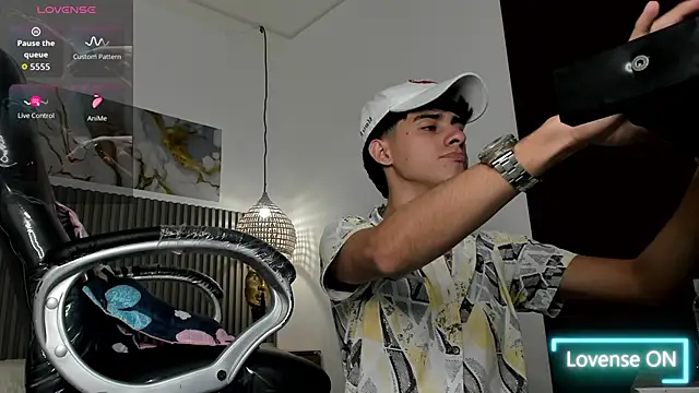 dyla_n18 (M young) - show feet,and take off my socks