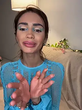 Webcam Model (AyanaLys) is live