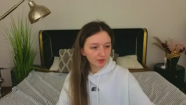 cyrenaluxe - CyrenaLuxe's free webcam - UK Sex Cams