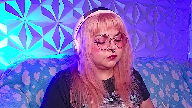 satyn_doll (F milf) - Topless