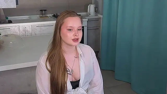 mimislechta (F teen) - lick and bite lips close to cam!