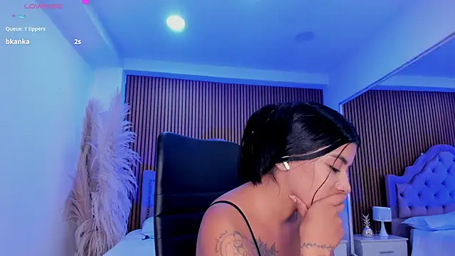 selenastonne (F young) - Show those big delicious tits 🥵