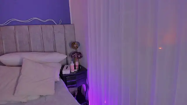 evaastevens (F young) - Jump Boobs play Nipples