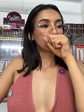 lunaluxury22 (F young) - Fingerpussy in the store 🥵🤫