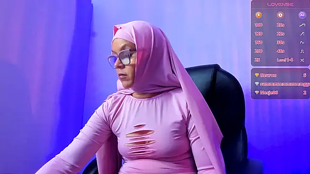 alara_jareme (F milf) - Two fingers ass