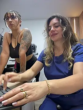 alicee16 (F young) - Fuck pussy dildo on the desk