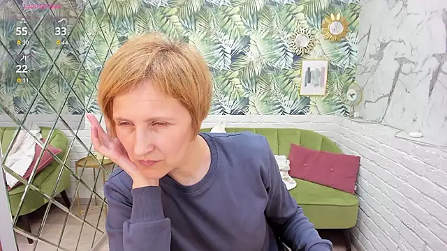 paris_cherry (F milf) - Spanking ass 5 times