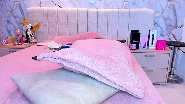 kiana_cream - Kiana_cream's free webcam