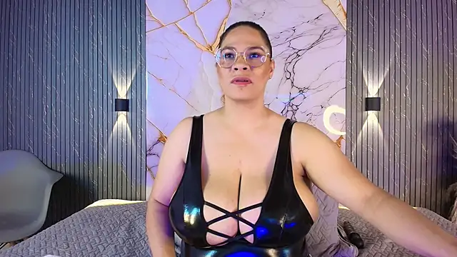 big_tits_in_your_face webcam