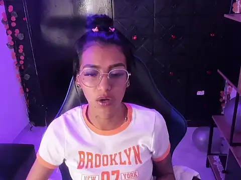 karlaslutskinny__ - KarlaSlutSkinny__'s free webcam - UK Sex Cams