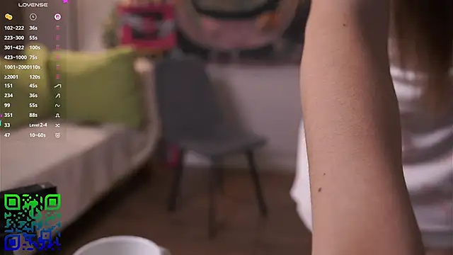 janelbitther (F teen) - nipples clamps