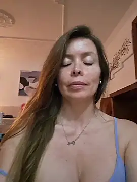 Webcam Model (karina_warthon)  is live.Free join now!