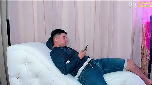 Yourslust_ live sex cam