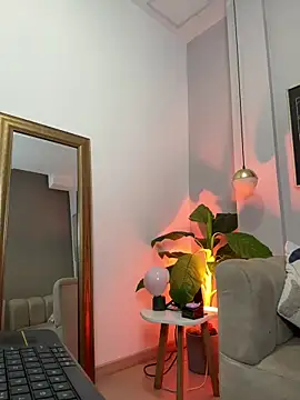 _Nicoletteshea_ webcam