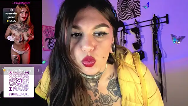 zoeee_001 (F young) - show feet