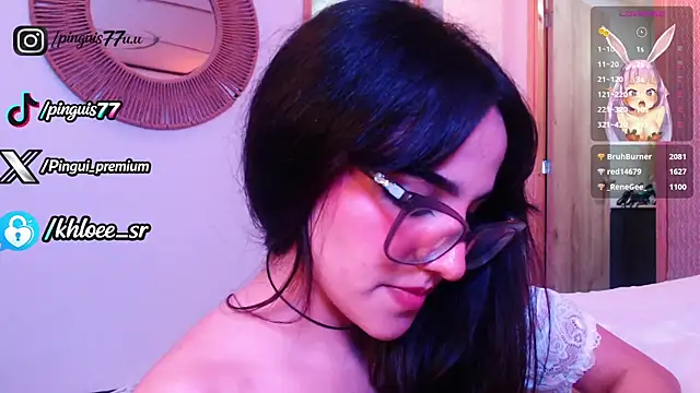 khloe_sr (F young) - fisting very deep