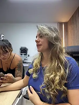 alicee16 (G young) - Fuck pussy dildo on the desk