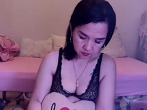 kisshott - KissHott's free webcam - UK Sex Cams