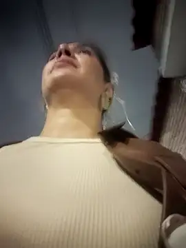 scarlett_moore (F milf) - Toples 6 min