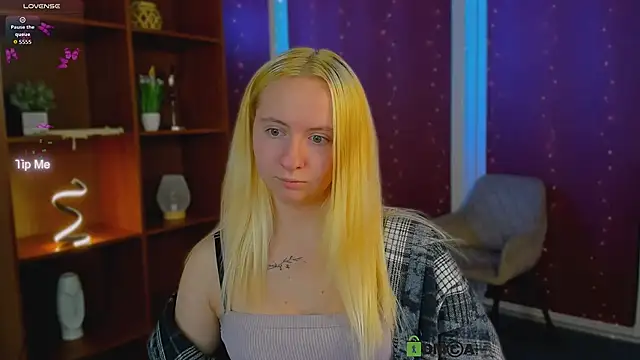 mila_glow1 (F teen) - show boobs in bra