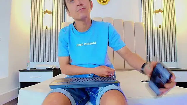 freddie_scott (M young) - ALL NAKED