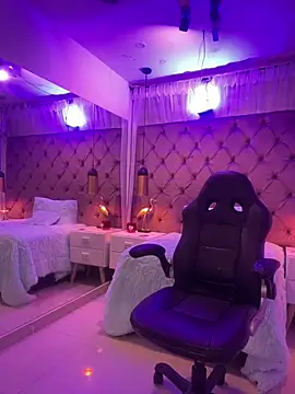 Webcam Model (Auri__) is live