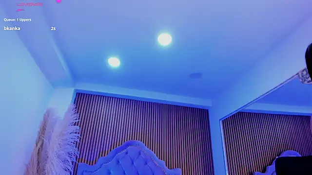 selenastonne (F young) - Show those big delicious tits 🥵