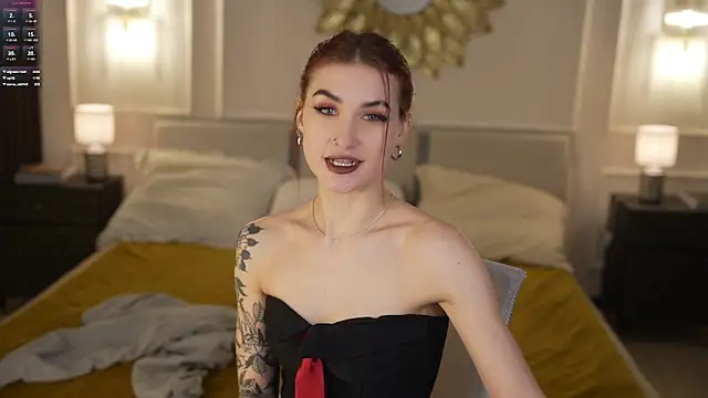 Magnetic_Mia_ webcam