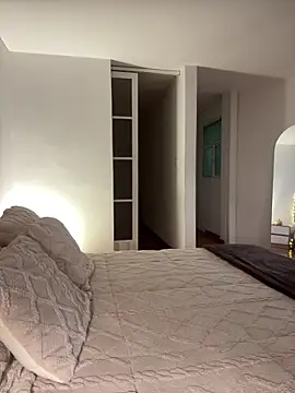 samantha_e2 (F young) - two fingers in my ass