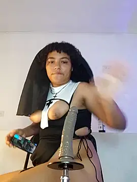 LunaaCurly live sex cam