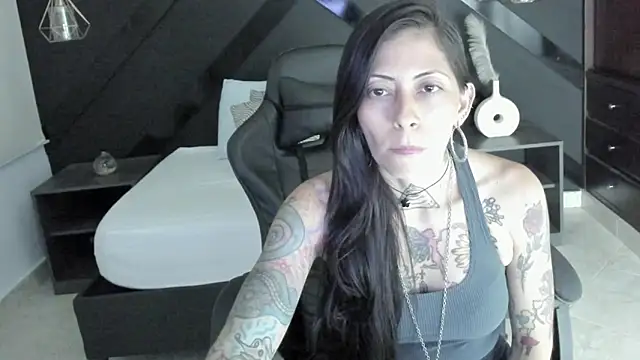 dark_gotica - Dark_gotica's free webcam - UK Sex Cams