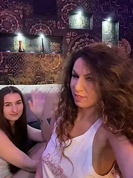 marilyn_la_rose (Ask my age) - Pleasuring each other