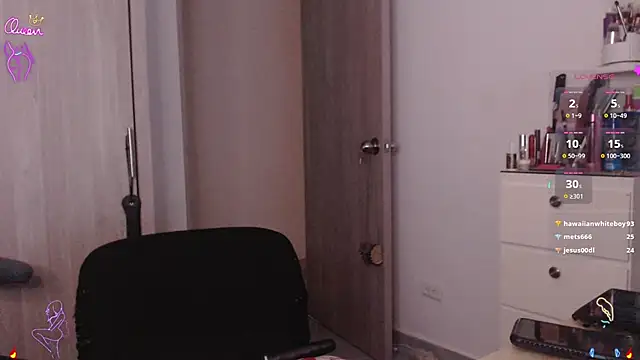 scarlett_diamond11 (F young) - show holes