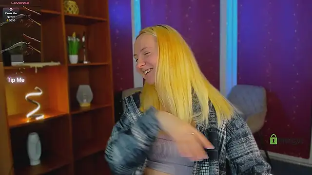 mila_glow1 (F teen) - show boobs in bra