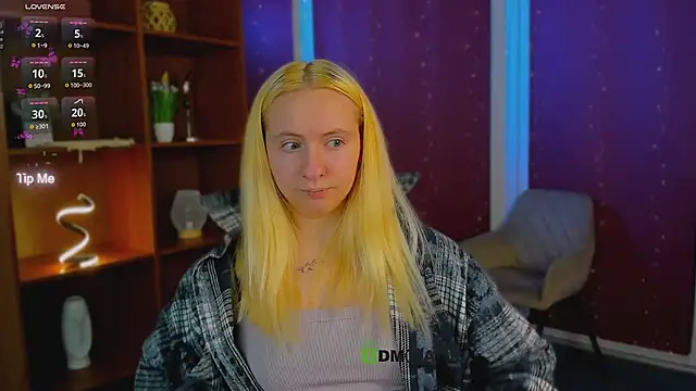 mila_glow1 (F teen) - show boobs in bra