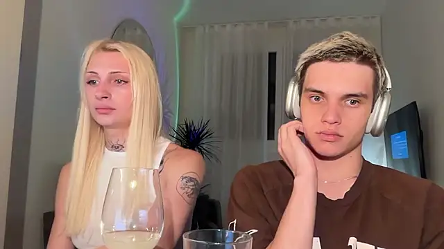 twl8vibe - Twl8vibe's free webcam - UK Sex Cams