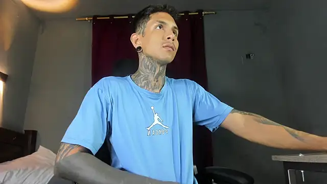 travtanner - Travtanner's free webcam - UK Sex Cams