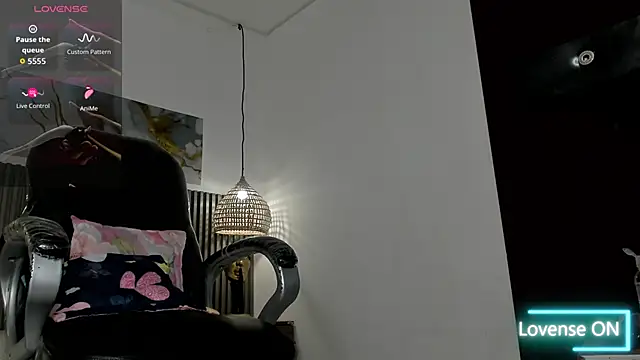 Dyla_n18 live sex cam