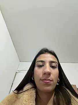 carolina_1111 (F young) - Squirt with dildo in public place