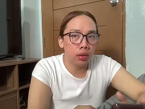 Hotseductivests live sex cam