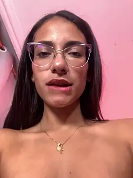 Webcam Model (elegant__rouse) is live