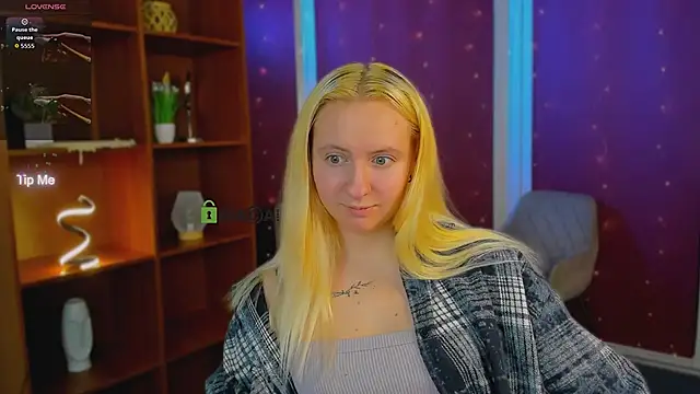 mila_glow1 live sex cam