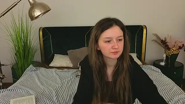 cyrenaluxe - CyrenaLuxe's free webcam - UK Sex Cams