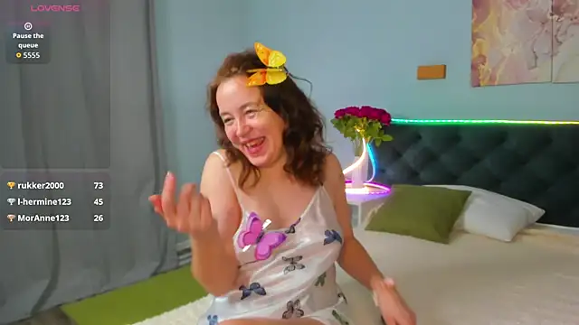 chat cam room Kira Adler