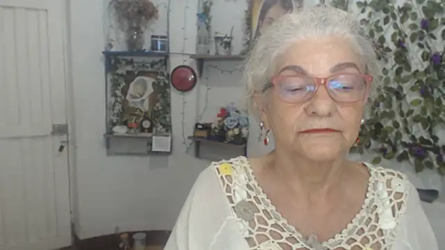 FunnyGrandma webcam