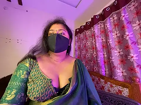 LouleyRanii live sex cam