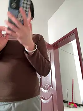 daaqnn (F milf) - 进直播间达到100币就私送胸部照片。达到三百就送阴部照，达到600就送喷水视频