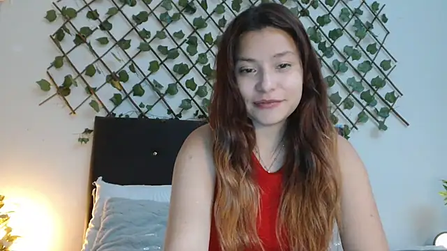 3littles (G young) - lowers her panties 5 min (store)