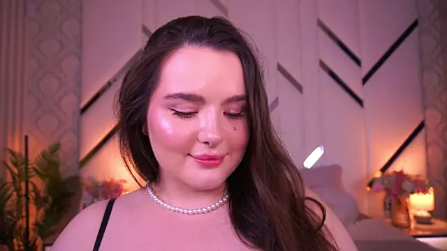 cuteamberr (F young) - tease in doggy